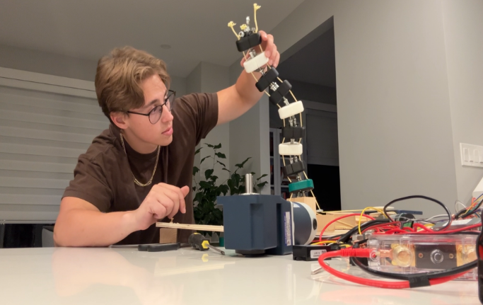 SOLIDWORKS DIY打造章鱼博士机械臂：Tyler Csatari将虚构变为实用