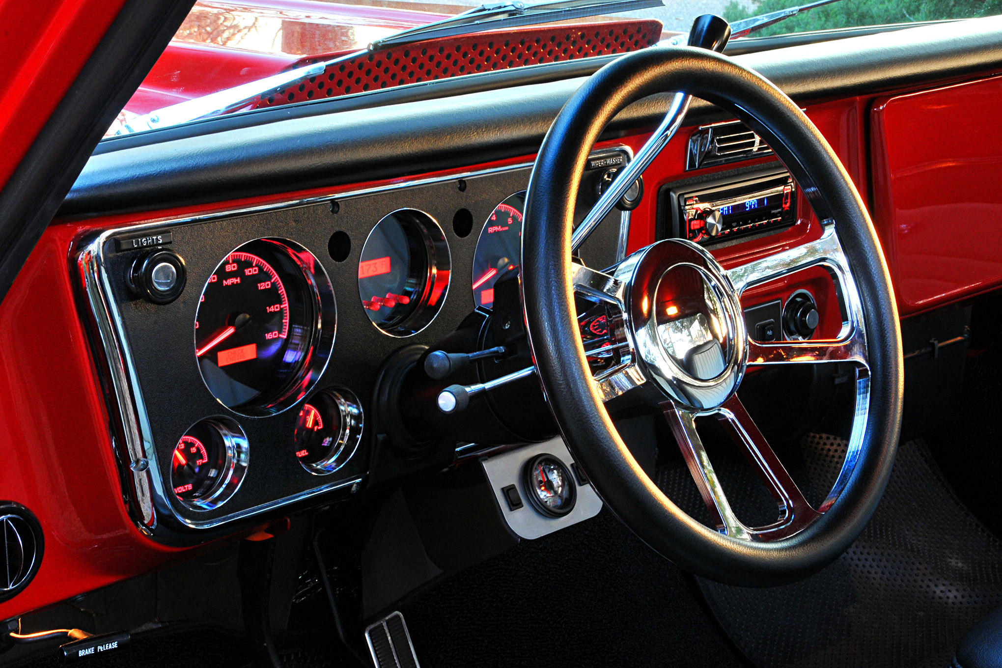 SOLIDWORKS for Makers 如何帮助经典卡车打造更好的仪表板