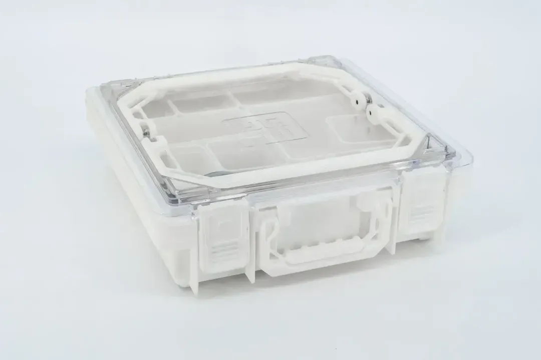 工具箱原型采用白色树脂打印制作