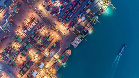 在全球标准化的前提下，不牺牲本地灵活性