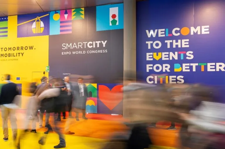 从人工智能到社会治理与自然驱动创新：智慧城市博览会世界大会的