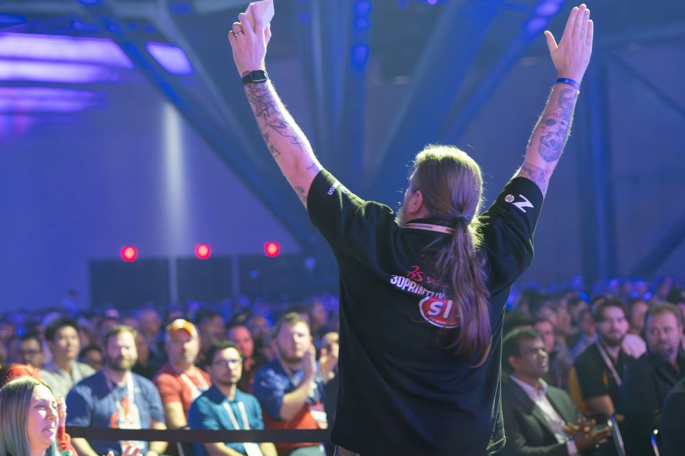 柯比庆祝荣获2025年米歇尔·皮拉斯奖