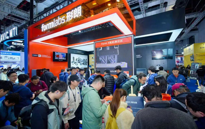 形朗展位吸引众多观众驻足