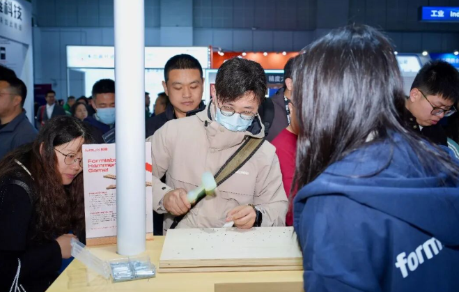 观众参与沉浸式打印体验