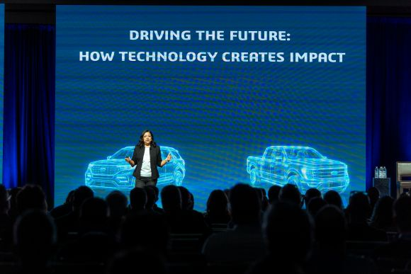 福特工业系统首席技术官Rekha Wunnava在北美3DEXPERIENCE FORUM上讨论了数字化转型如何推动福特的通用电动汽车平台。