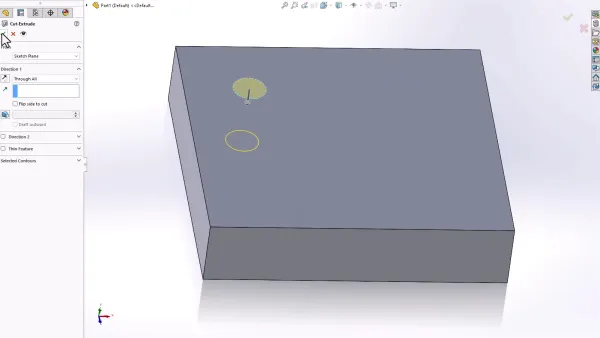 在整个部件中挤出一个孔 在整个部件中挤出一个孔