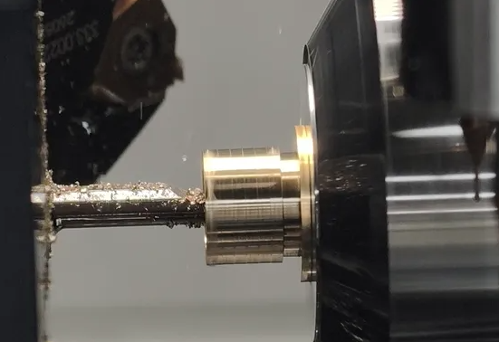 SolidCAM技术团队重点展示了软件在车铣复合、走心机加工以及复杂零件编程方面的应用能力