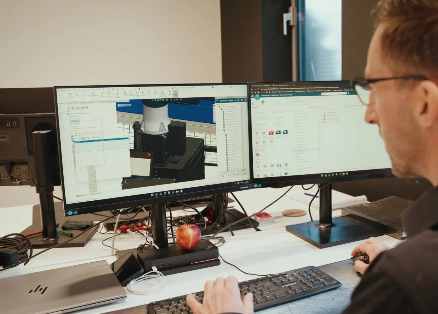 所有用于辅助制造的产品均在 SOLIDWORKS 中完成设计,并通过 3DEXPERIENCE 平台进行统一管理 所有用于辅助制造的产品均在 SOLIDWORKS 中完成设计,并通过 3DEXPERIENCE 平台进行统一管理