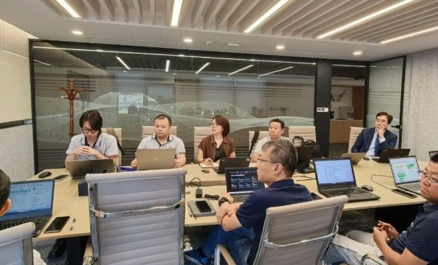 智诚科技上海分公司技术负责人向与会人员详细介绍了本次项目的实施计划、交付流程及预期效果 智诚科技上海分公司技术负责人向与会人员详细介绍了本次项目的实施计划、交付流程及预期效果