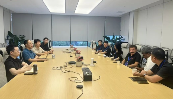 2026年8月18日，SolidCAM创始人兼CEO Emil Somekh博士、五轴产品经理David Raju Kastala、中国区总经理张朝安率团队到访千机智能