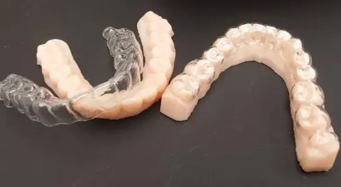 使用形朗透明树脂制作的保持器 使用形朗透明树脂制作的保持器