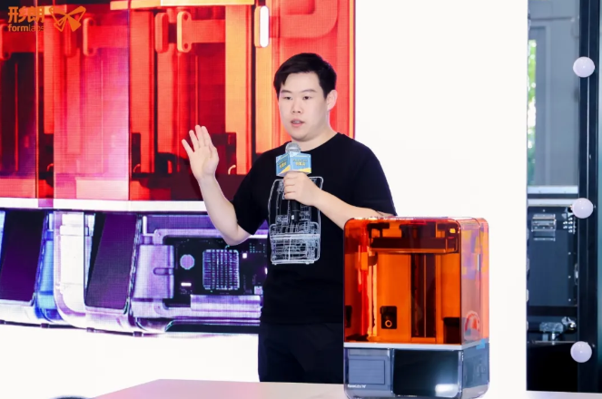 在TCT 3D Genius Hub 的现场分享中,形朗产品团队围绕 Form Studio 1的产品定位与技术创新展开详细介绍 在TCT 3D Genius Hub 的现场分享中,形朗产品团队围绕 Form Studio 1的产品定位与技术创新展开详细介绍